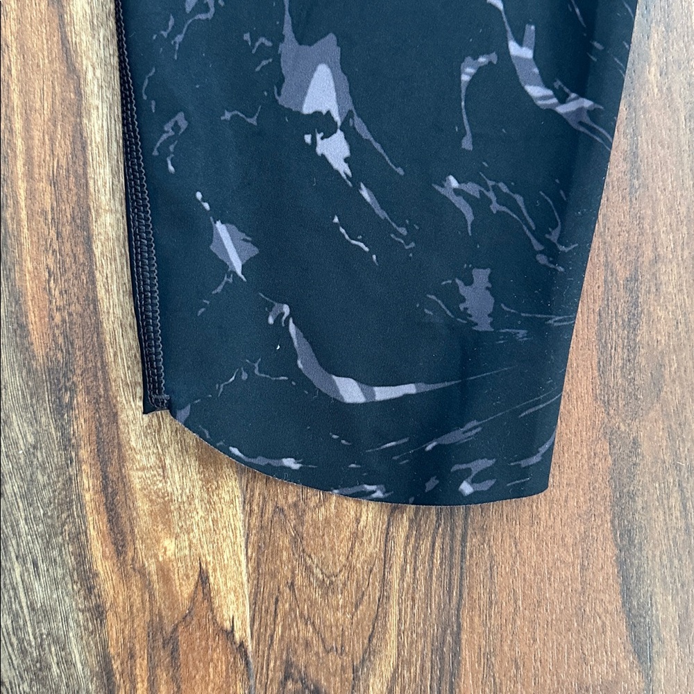 Athleta Velocity Stash Pocket Marble 7/8 Tight Black Marble Print Size Large - Picture 4 of 9